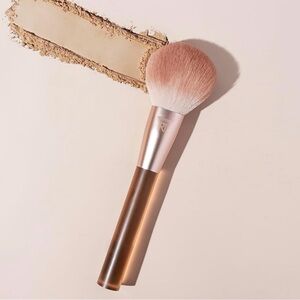 NIB Real Techniques Hazy Finish Powder Brush.